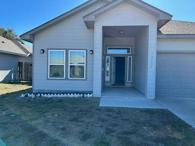 $2,500 | 1989 Admiral Lane, Aransas Pass, TX 78336