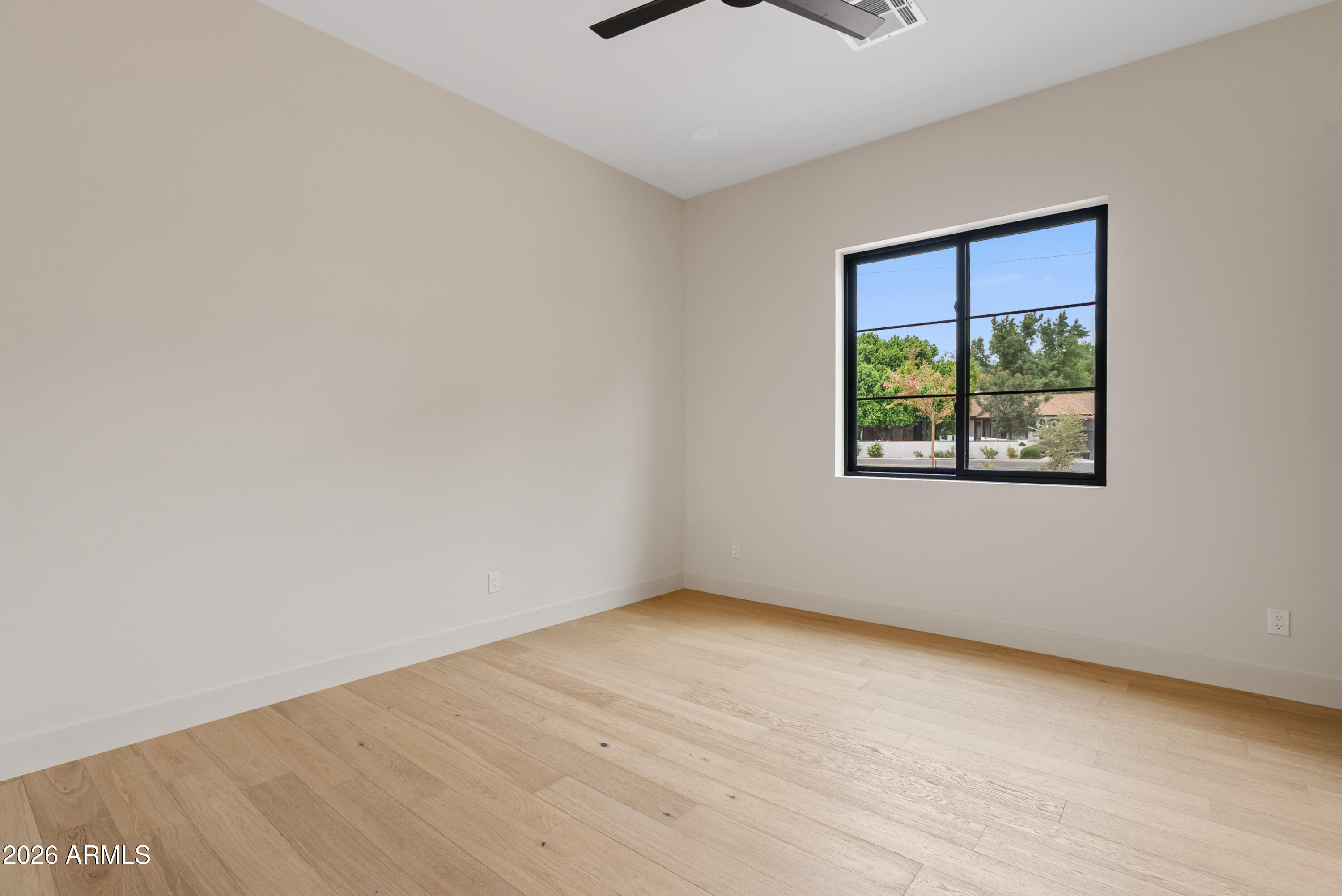4035 East Osborn Road Phoenix, AZ 85018 - Photo 32 of 63 an empty room with a window