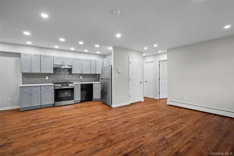 $999,000 | 2739 Lawton Avenue | Throgs Neck