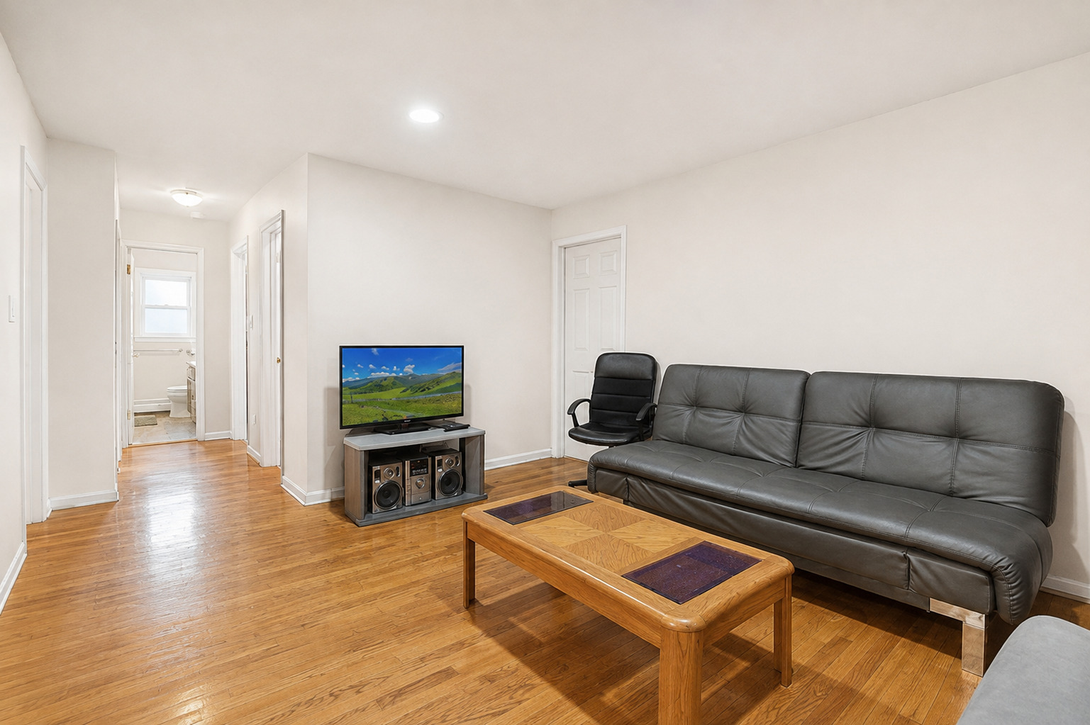 2147 Ridge Avenue, Unit 2D Evanston, IL 60201 - Photo 4 of 22 Gallery Image 4