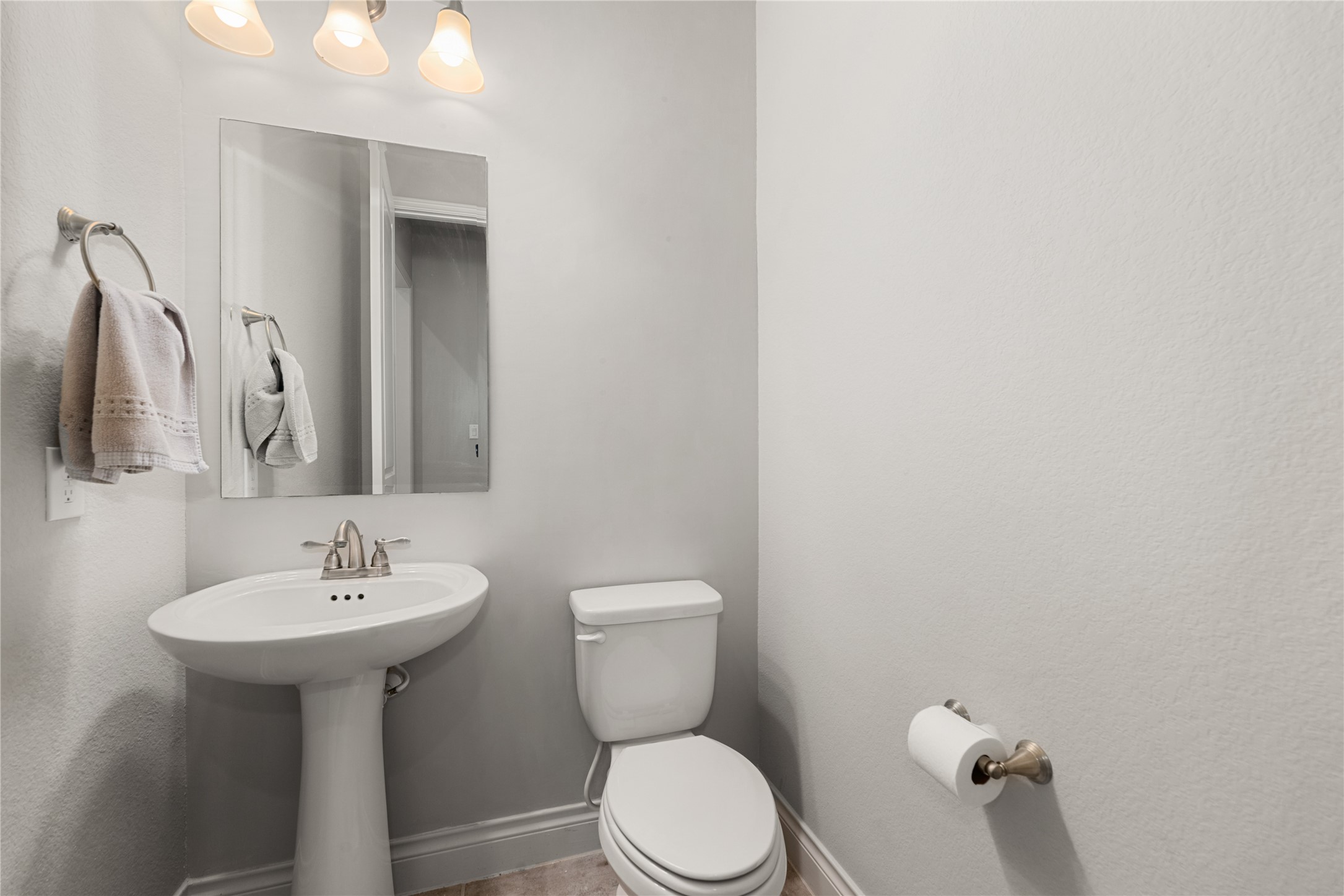 4103 August Light Court Fulshear, TX 77441 - Photo 17 of 33 a bathroom with a toilet sink and mirror