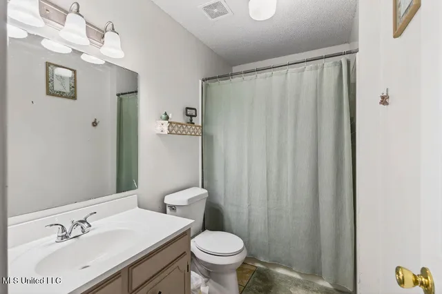 $180,000 | 43 Pine Hill Drive, Carriere, MS 39426