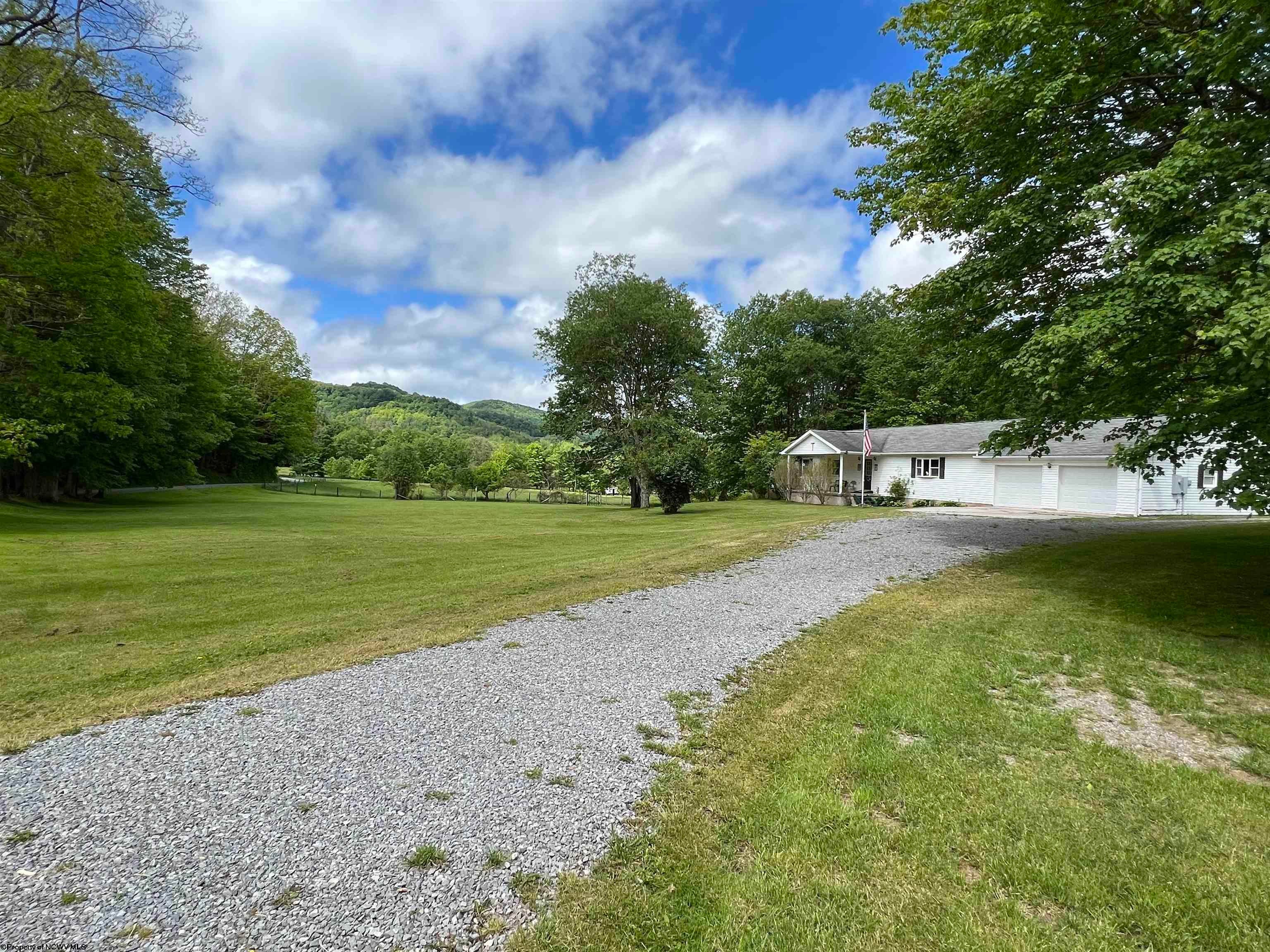 230 Dry Branch Road Slatyfork, WV 26291 - Photo 3 of 30 Gallery Image 3