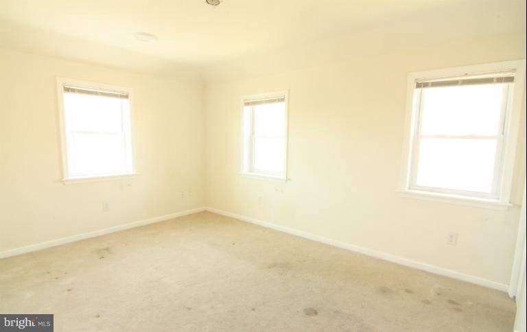 703 Dorchester Road Baltimore, MD 21229 - Photo 21 of 27 an empty room with a window
