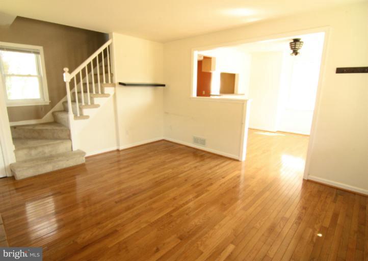 703 Dorchester Road Baltimore, MD 21229 - Photo 6 of 27 a view of an entryway