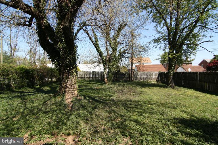 703 Dorchester Road Baltimore, MD 21229 - Photo 10 of 27 a view of backyard with green space