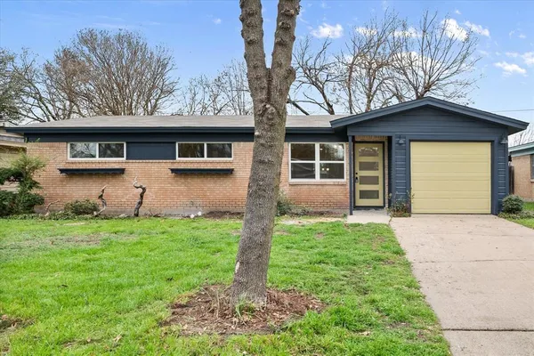 a front view of house with yard