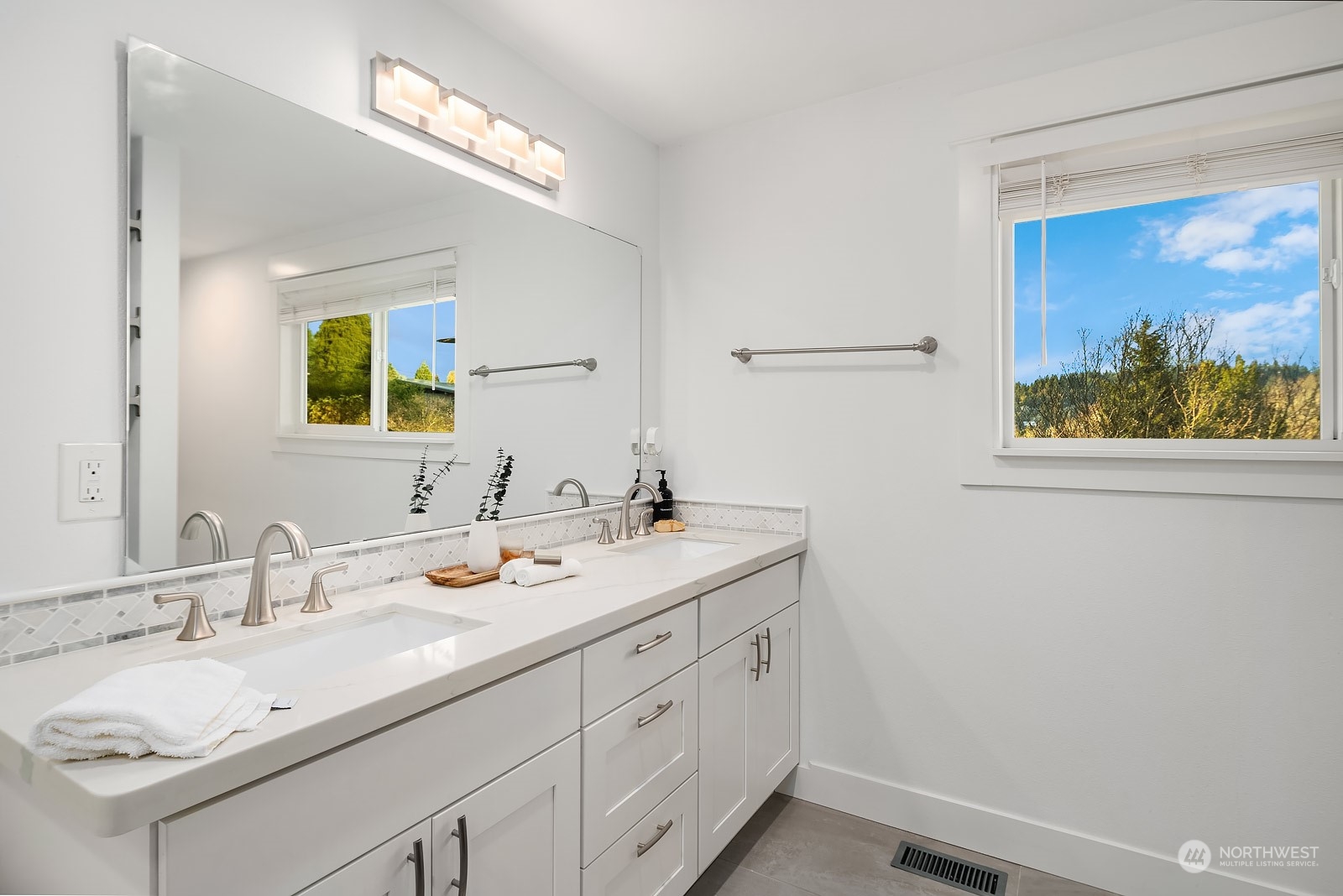 1104 Riviera Place Southwest Normandy Park, WA 98166 - Photo 29 of 40 Gallery Image 29