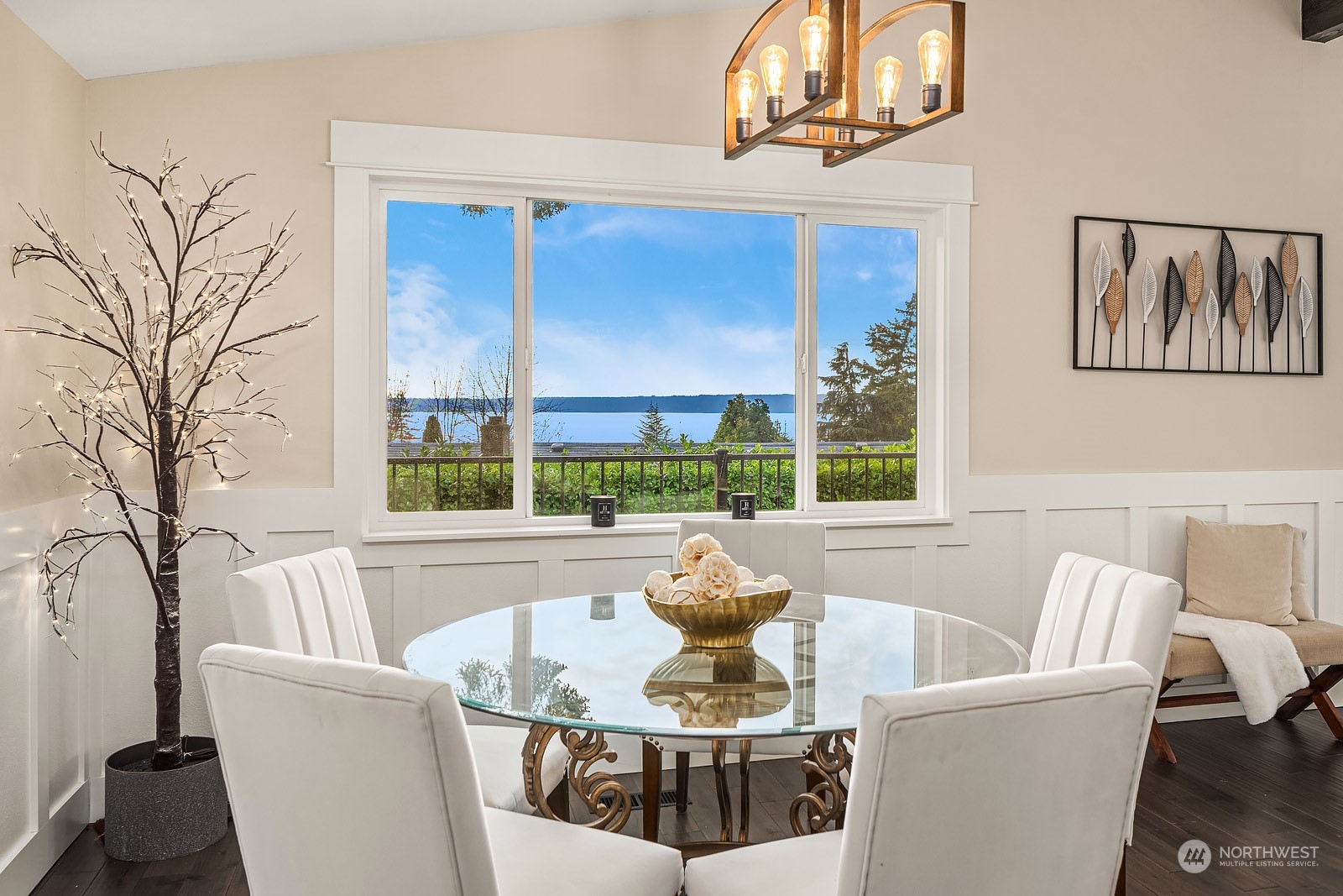 1104 Riviera Place Southwest Normandy Park, WA 98166 - Photo 6 of 40 Gallery Image 6