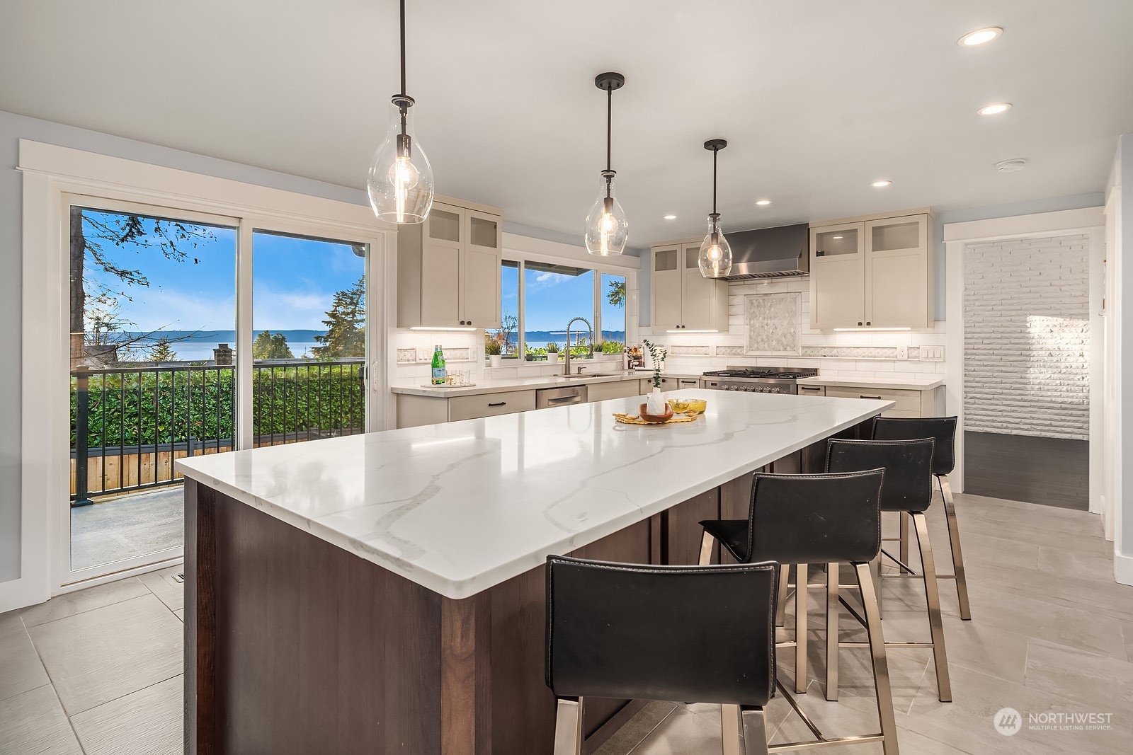 1104 Riviera Place Southwest Normandy Park, WA 98166 - Photo 9 of 40 Gallery Image 9
