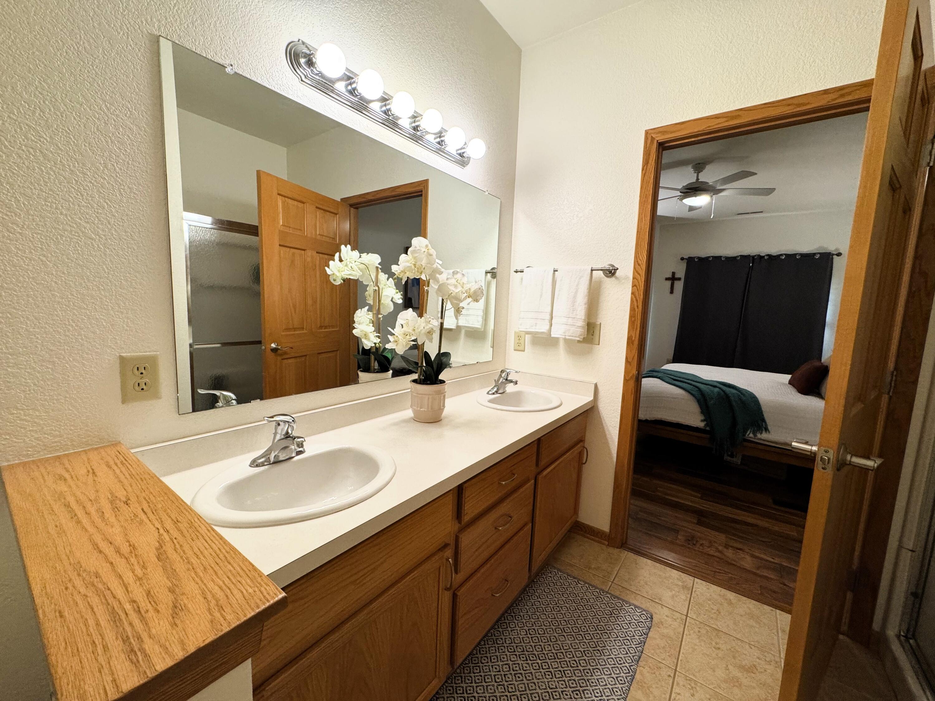 1812 East Lafayette Place, Unit 405 Milwaukee, WI 53202 - Photo 16 of 30 Double Vanity in MBA