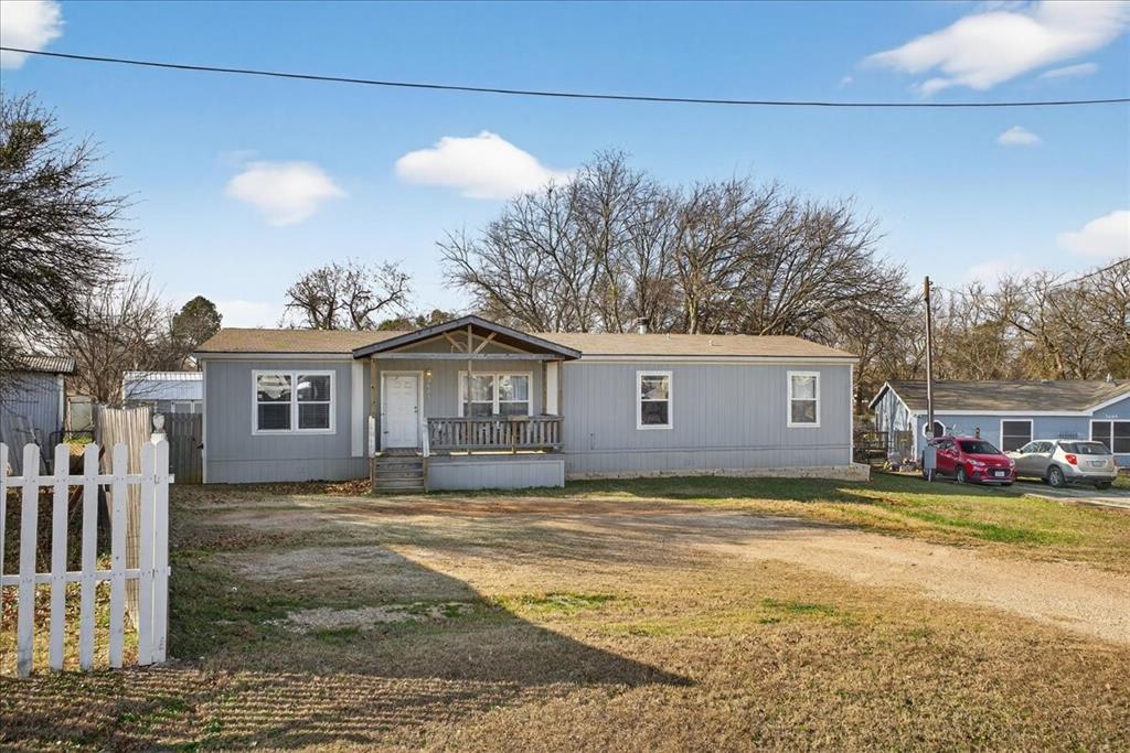 3605 Mockingbird Circle Cleburne, TX 76031 - Photo 6 of 40 Manufactured / mobile home featuring covered porch