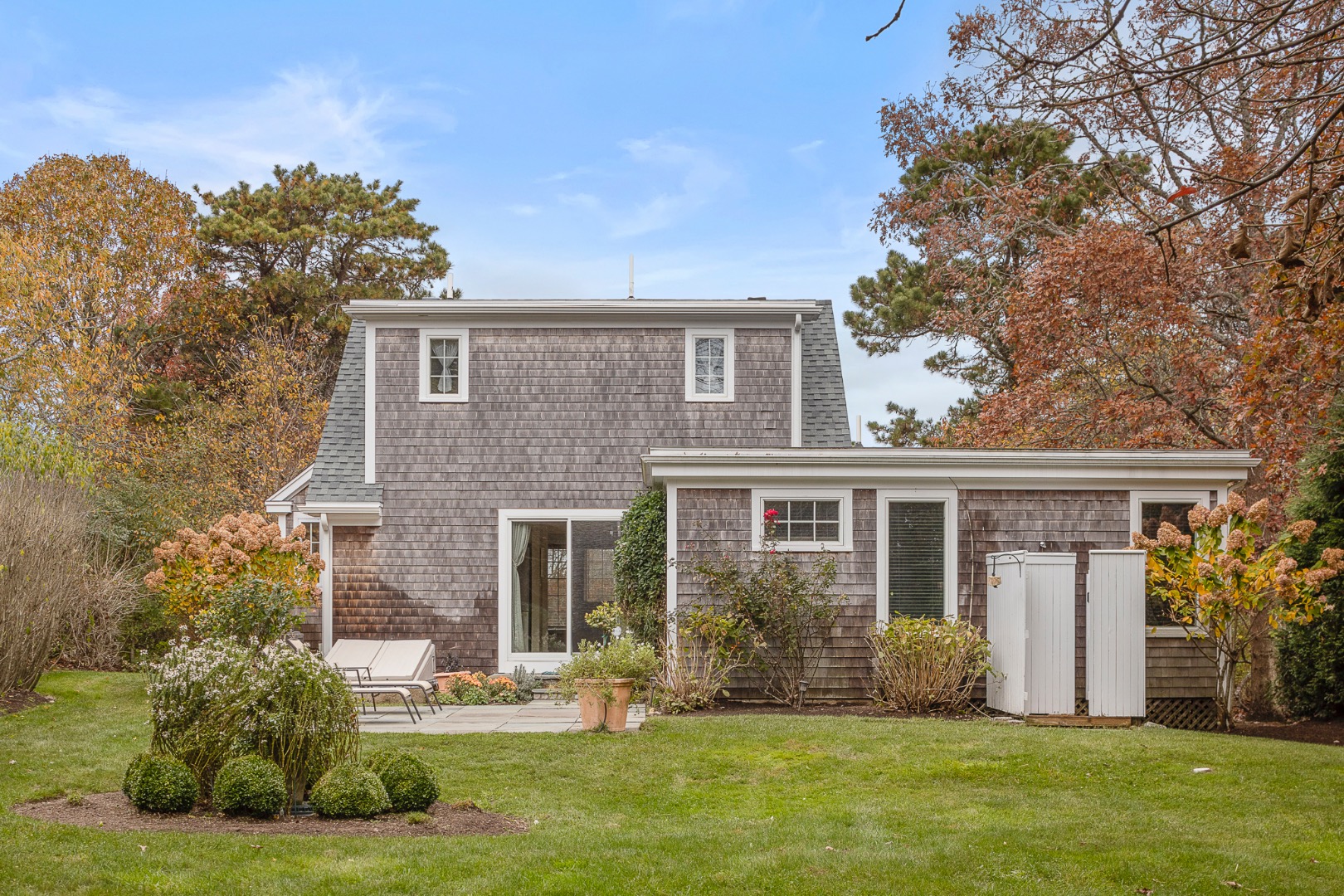 87 Schoolhouse Road Edgartown, MA 02539 - Photo 29 of 29 front view of a house with a yard