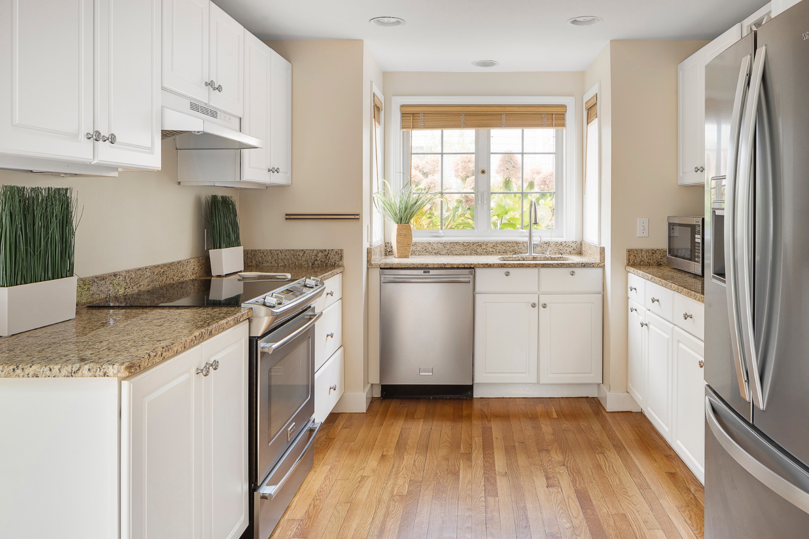 87 Schoolhouse Road Edgartown, MA 02539 - Photo 7 of 29 a kitchen with a sink stove and refrigerator