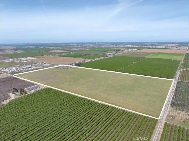 a view of a tennis court