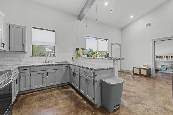 $1,299,999 | 16588 North U.S. Highway 281, Lampasas, TX 76550