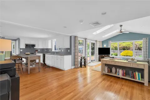 $1,350,000 | 6 Driftwood Lane, Barrington, RI 02806