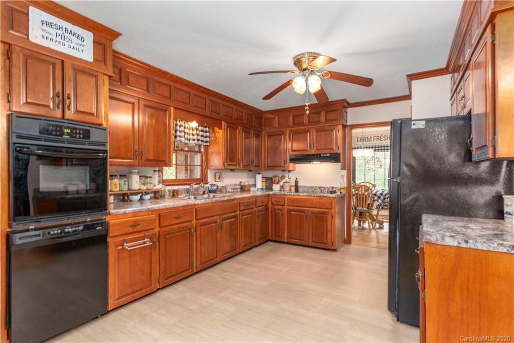182 Carpenter Road Marion, NC 28752 - Photo 6 of 34 Gallery Image 6