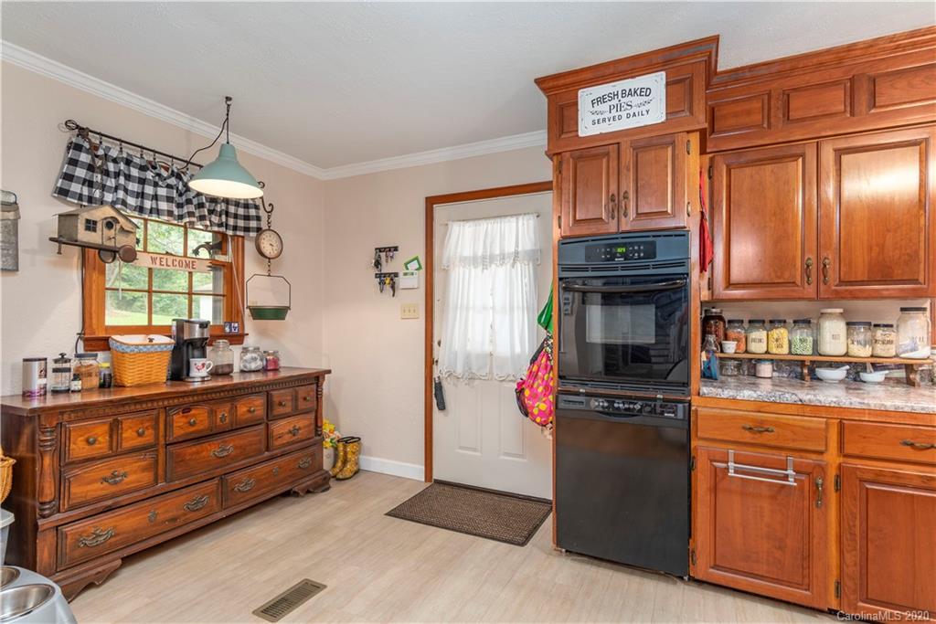 182 Carpenter Road Marion, NC 28752 - Photo 8 of 34 Gallery Image 8