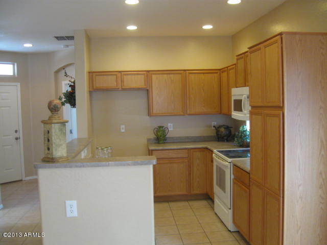 1873 East Del Rio Street Gilbert, AZ 85295 - Photo 4 of 22 Kitchen with Island