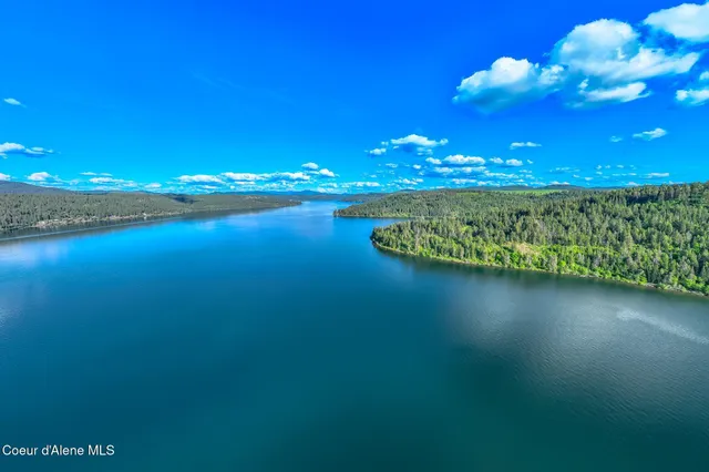 $467,000 | 23160 South Madrona Loop, Unit CAVE BAY, Worley, ID 83876