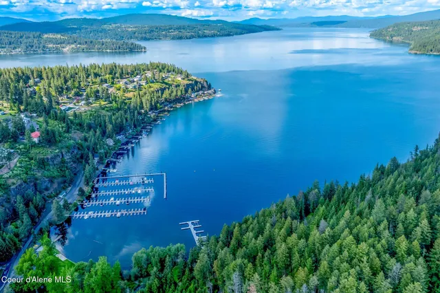 $467,000 | 23160 South Madrona Loop, Unit CAVE BAY, Worley, ID 83876