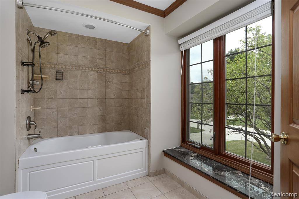 360 Fordcroft Drive Rochester Hills, MI 48309 - Photo 16 of 32