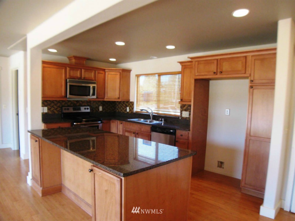4695 Wynn Road Bellingham, WA 98226 - Photo 8 of 17