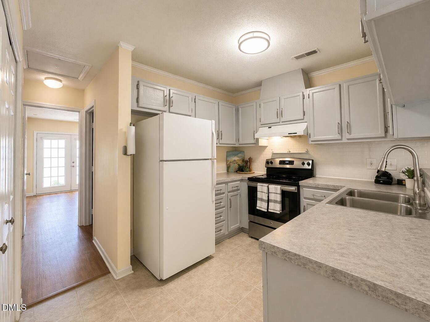 5010 Avenida Del Sol Drive Raleigh, NC 27616 - Photo 13 of 27 Kitchen