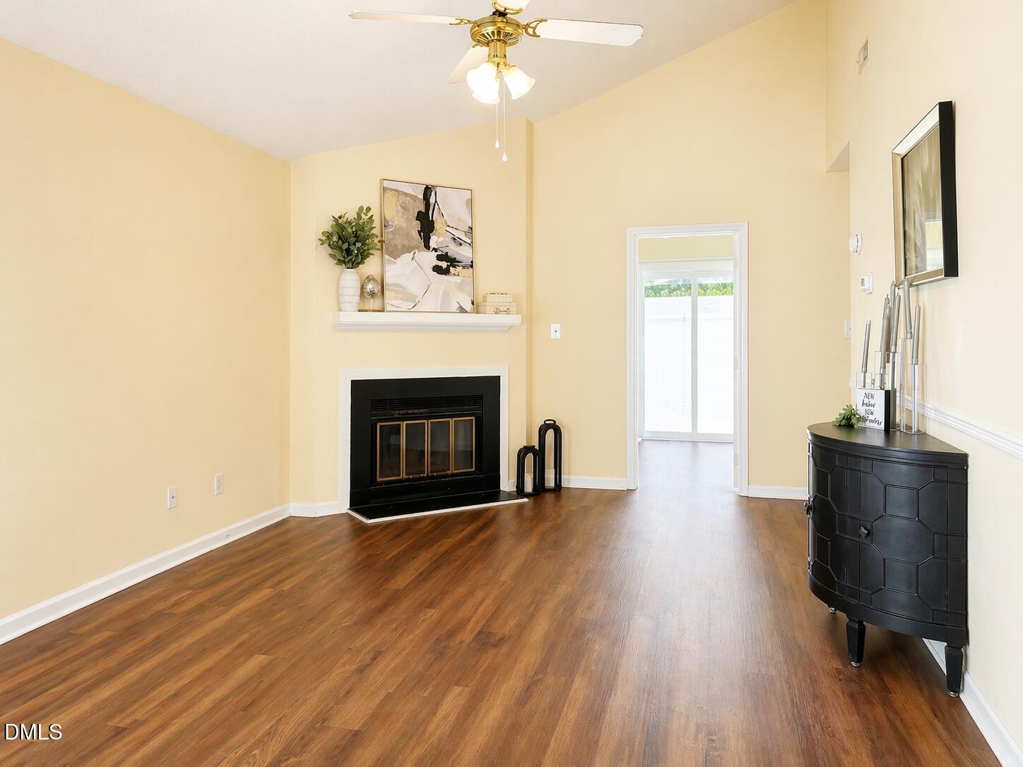5010 Avenida Del Sol Drive Raleigh, NC 27616 - Photo 5 of 27 Living Room