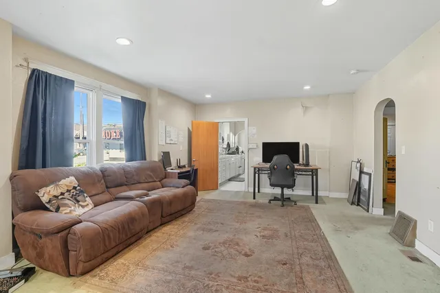 $379,000 | 909 East Augusta Avenue, Spokane, WA 99207