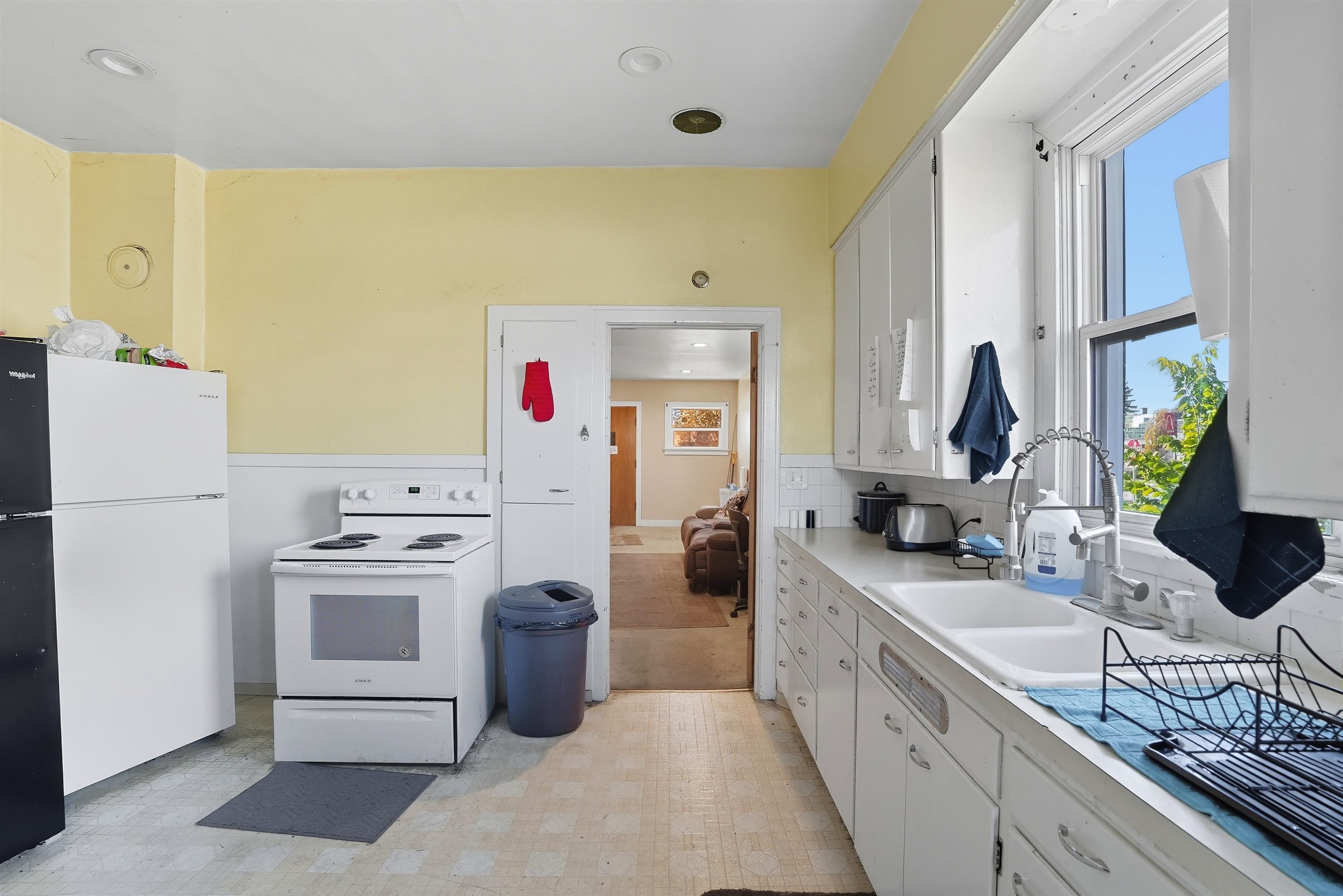 909 East Augusta Avenue Spokane, WA 99207 - Photo 7 of 24