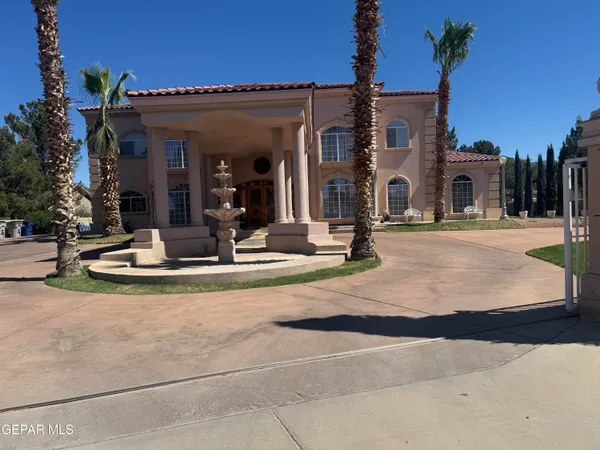 $949,995 | 861 Country Club Road, El Paso, TX 79932