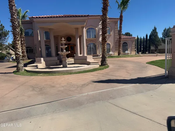 $949,995 | 861 Country Club Road, El Paso, TX 79932