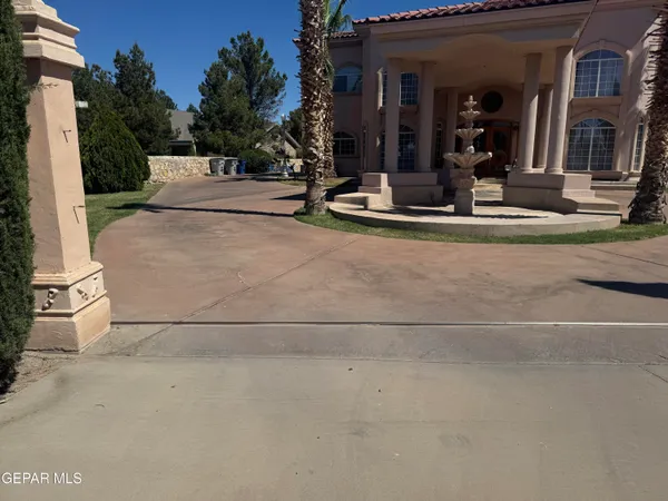 $949,995 | 861 Country Club Road, El Paso, TX 79932