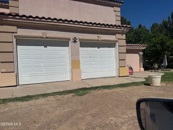 $949,995 | 861 Country Club Road, El Paso, TX 79932