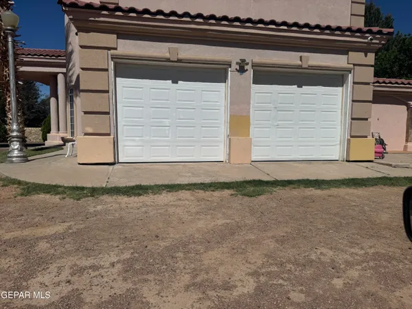 $949,995 | 861 Country Club Road, El Paso, TX 79932