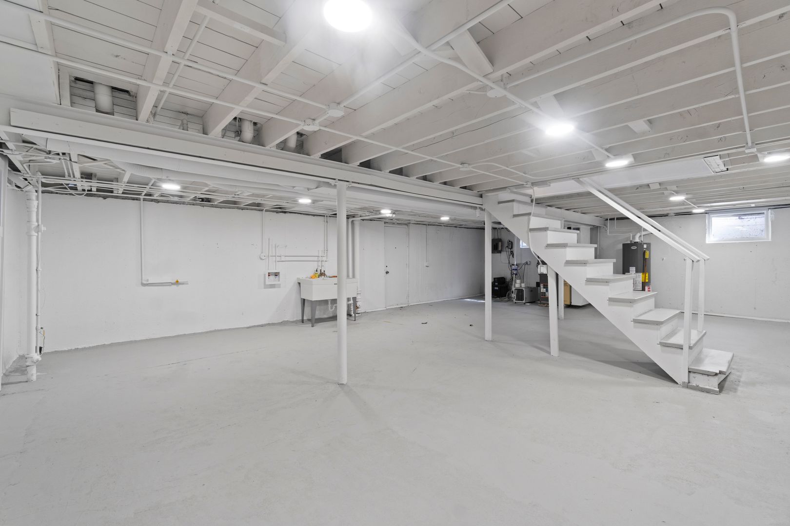 219 North Pine Street Mount Prospect, IL 60056 - Photo 18 of 20 a view of a room with gym equipment