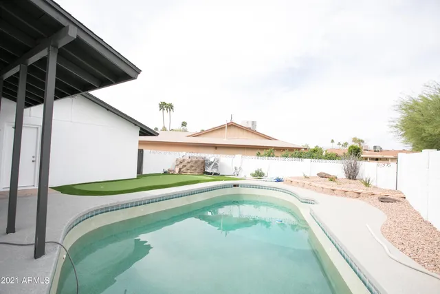 $950,000 | 8614 East Monterey Way, Scottsdale, AZ 85251