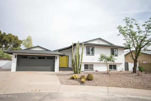 $950,000 | 8614 East Monterey Way, Scottsdale, AZ 85251