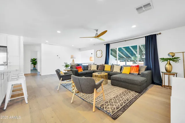 $950,000 | 8614 East Monterey Way, Scottsdale, AZ 85251