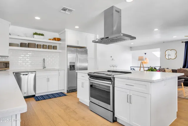 $950,000 | 8614 East Monterey Way, Scottsdale, AZ 85251