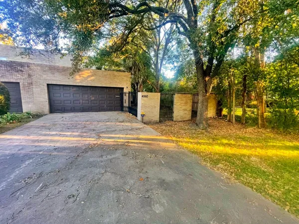 $1,990 | 4560 Bellaire Boulevard, Bellaire, TX 77401