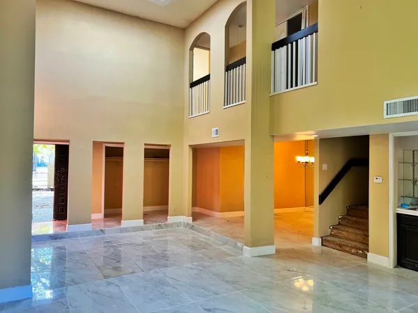 $1,990 | 4560 Bellaire Boulevard, Bellaire, TX 77401