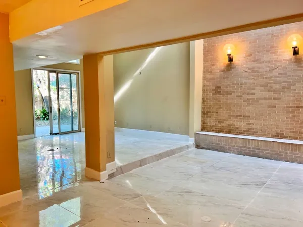 $1,990 | 4560 Bellaire Boulevard, Bellaire, TX 77401