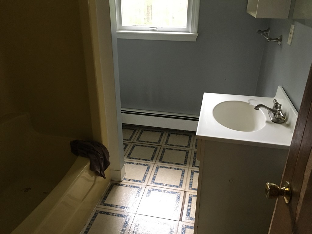 44 Spectacle Pond Terrace Wareham, MA 02538 - Photo 5 of 10 Gallery Image 5