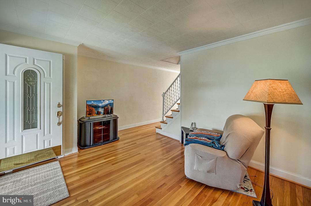 911 Middlesex Road Baltimore, MD 21221 - Photo 4 of 27