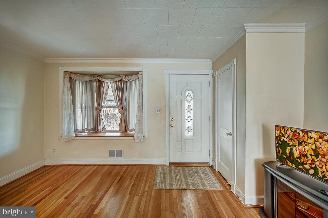 911 Middlesex Road Baltimore, MD 21221 - Photo 5 of 27