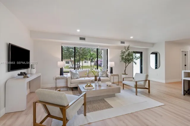 $450 | 2442 Northwest 170th Street, Unit A, Miami Gardens, FL 33056