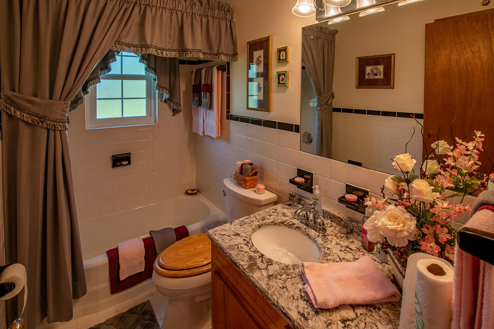 6134 Cline Road Knoxville, TN 37938 - Photo 22 of 34 Hallway Bathroom